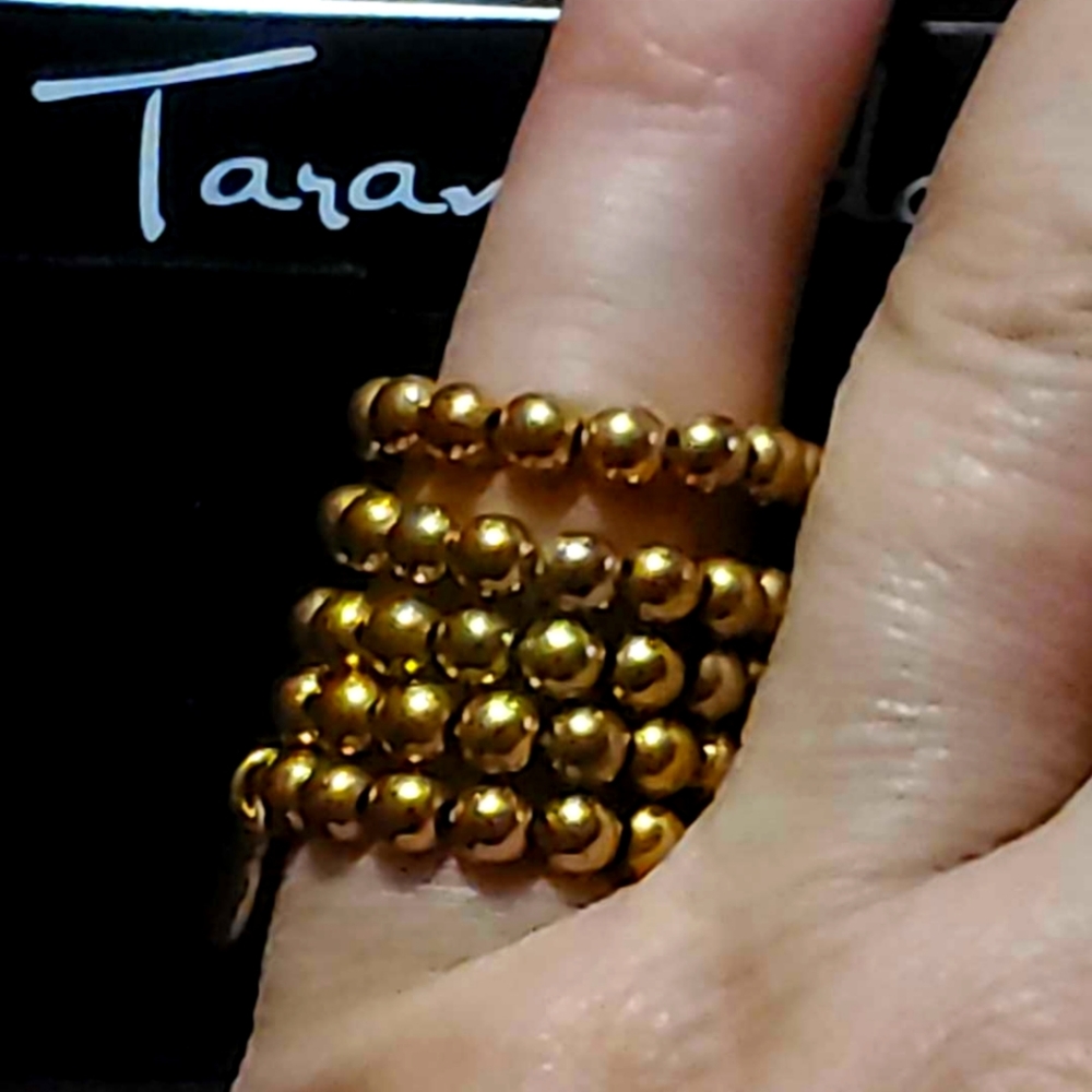 Taramanda Goldtone Stretch Ring